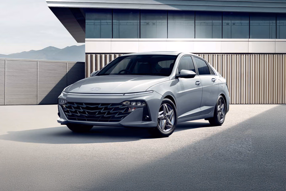 hyundai-accent-2024-front-angle-low-view-509916
